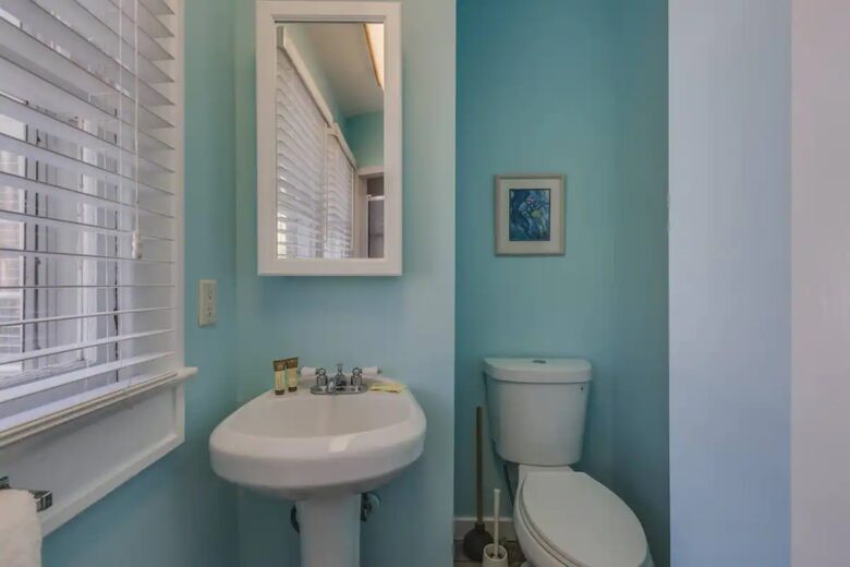Home Exchange in Clearwater, FL triplex main house bathroom