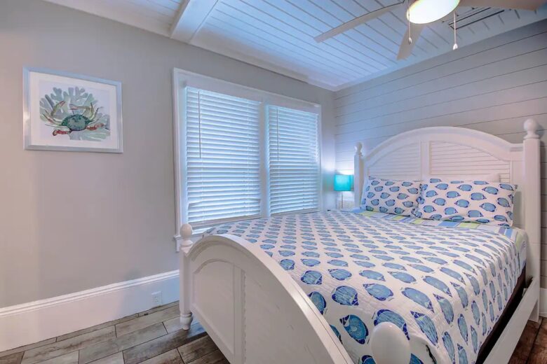 Home Exchange in Clearwater, FL triplex queen bedroom in main house