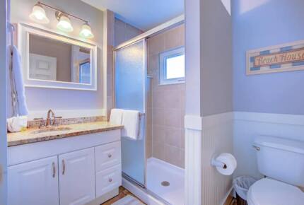 Home Exchange in Clearwater, FL triplex main house bathroom