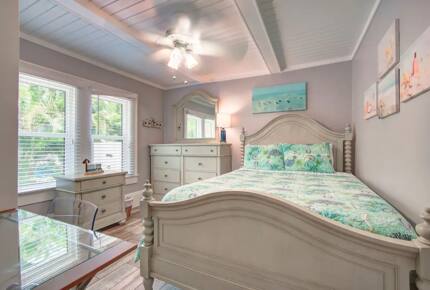 Home Exchange in Clearwater, FL triplex queen bedroom main house