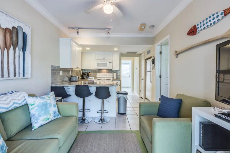 Home Exchange in Clearwater, FL triplex bottom floor second living