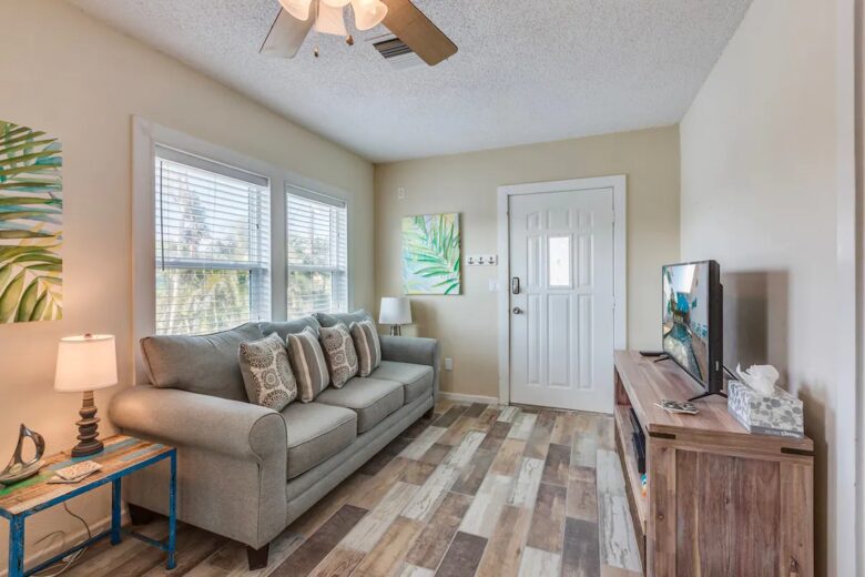 Home Exchange in Clearwater, FL triplex third house living space