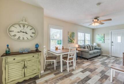 Home Exchange in Clearwater, FL triplex third house dining space