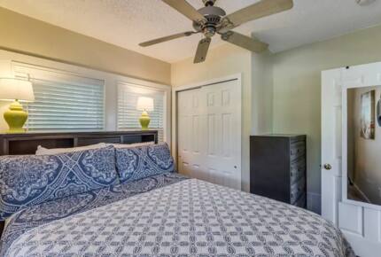 Home Exchange in Clearwater, FL triplex third house bedroom