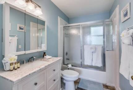 Home Exchange in Clearwater, FL triplex third house bathroom