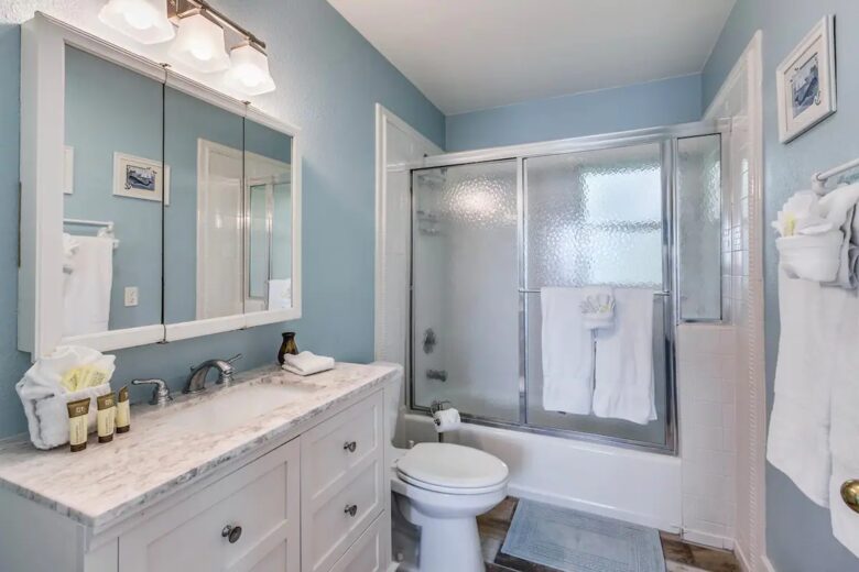 Home Exchange in Clearwater, FL triplex third house bathroom