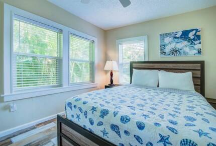 Home Exchange in Clearwater, FL triplex third house second bedroom