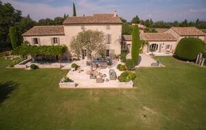 18th Century Provence farmhouse - Eygalières, France