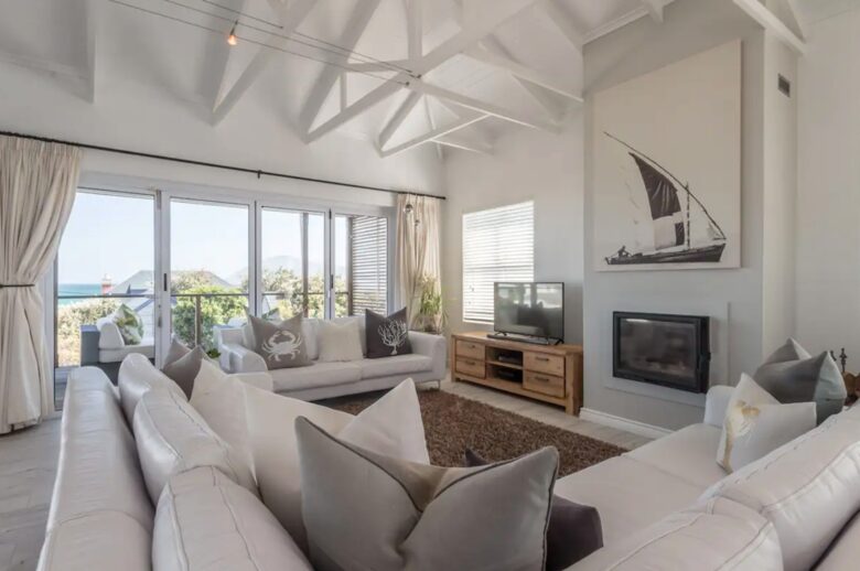 Spacious living room to seat two families