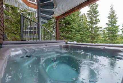 Home Exchange in Truckee, CA, hot tub with incredible views