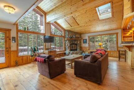 Home Exchange in Truckee, CA, living room with wall to wall windows