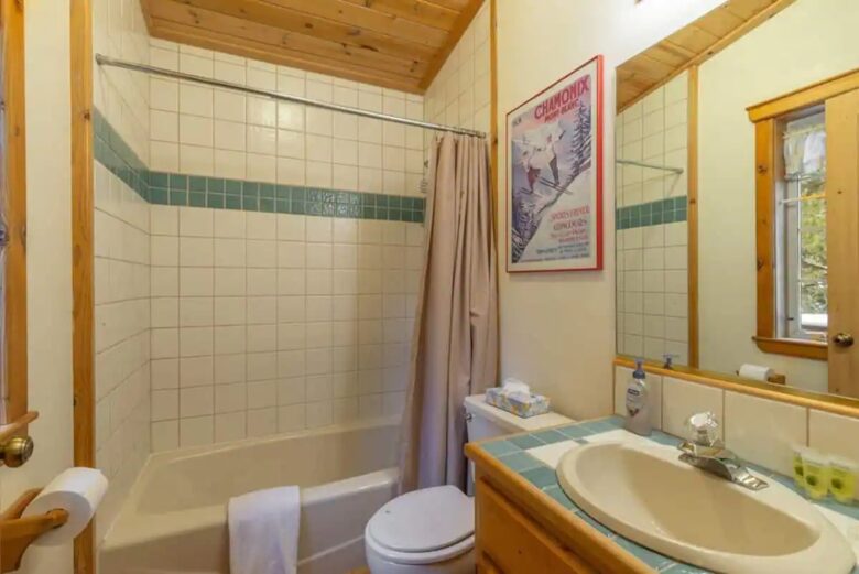 Home Exchange in Truckee, CA, guest bathroom #1