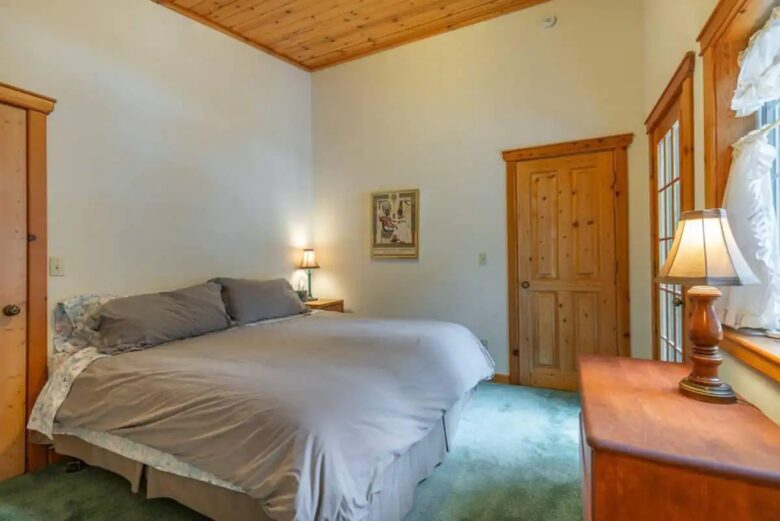 Home Exchange in Truckee, CA, guest bedroom #3 with king bed