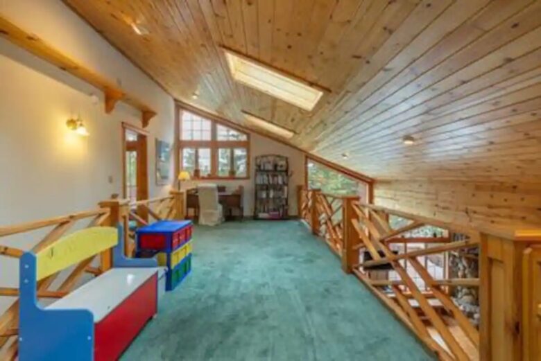 Home Exchange in Truckee, CA, loft with toys and desk space