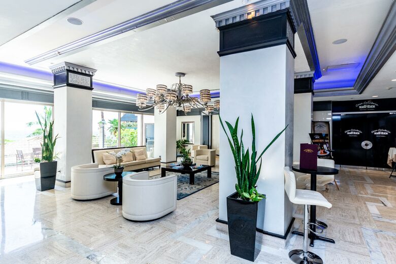 Ocean Manor Beach Condo - Fort Lauderdale, Florida