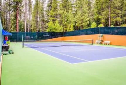 Home Exchange in Truckee, CA, Tahoe Donner tennis court
