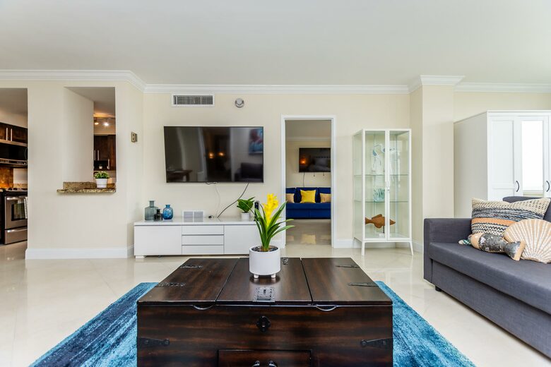 Ocean Manor Beach Condo - Fort Lauderdale, Florida