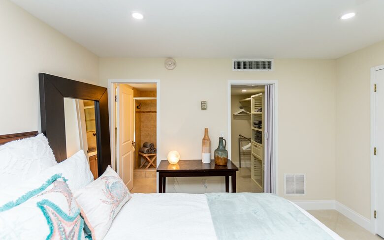 Ocean Manor Beach Condo - Fort Lauderdale, Florida