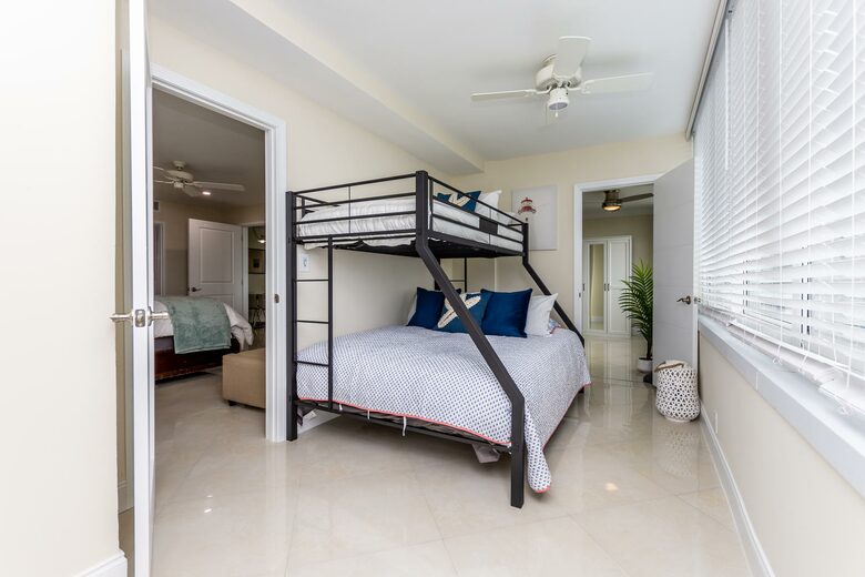 Ocean Manor Beach Condo - Fort Lauderdale, Florida