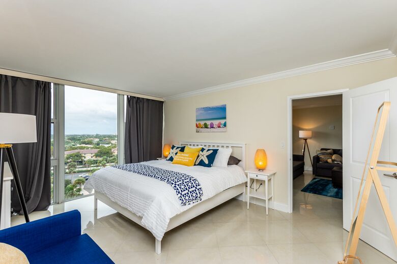 Ocean Manor Beach Condo - Fort Lauderdale, Florida