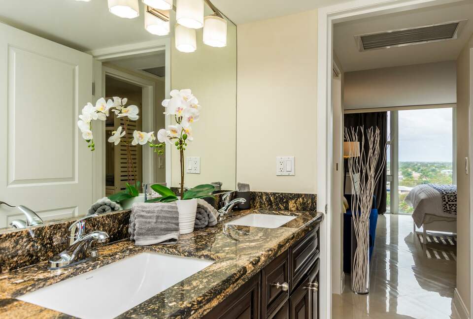 Ocean Manor Beach Condo - Fort Lauderdale, Florida