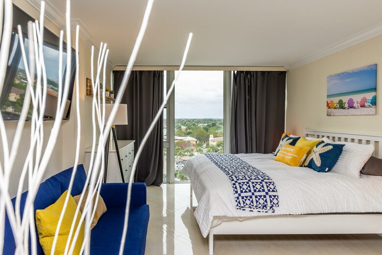 Ocean Manor Beach Condo - Fort Lauderdale, Florida