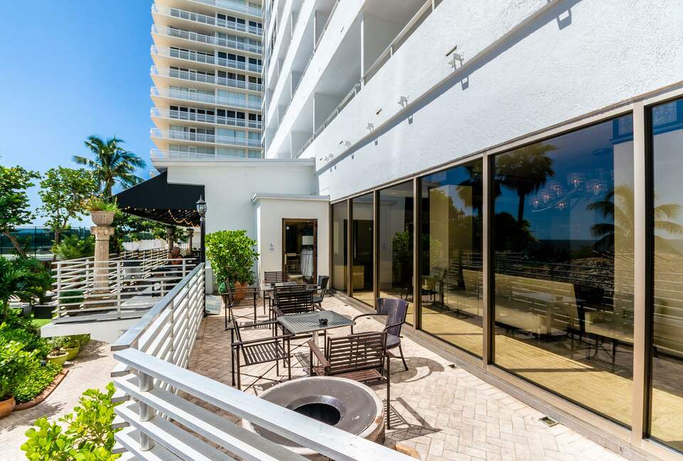 Ocean Manor Beach Condo - Fort Lauderdale, Florida