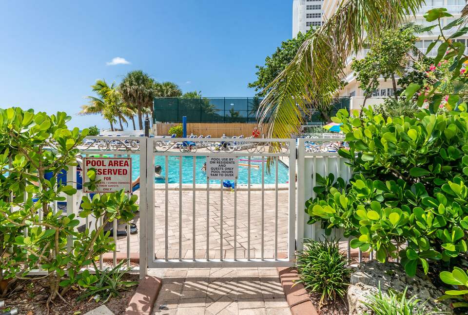 Ocean Manor Beach Condo - Fort Lauderdale, Florida
