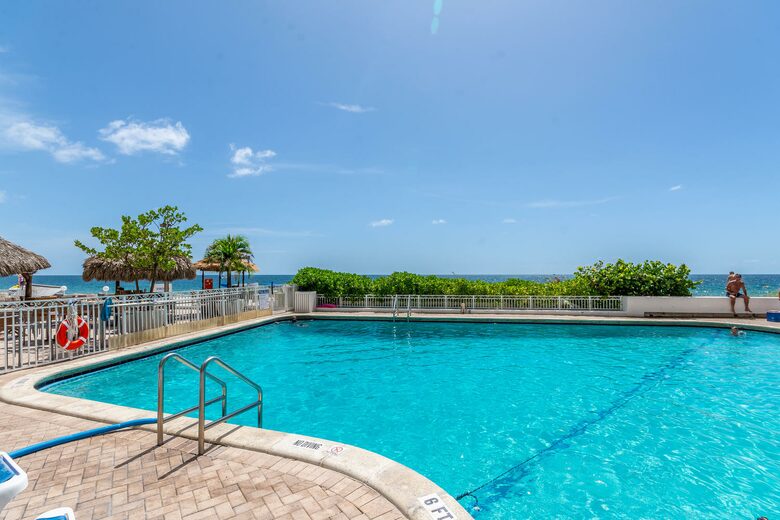 Ocean Manor Beach Condo - Fort Lauderdale, Florida