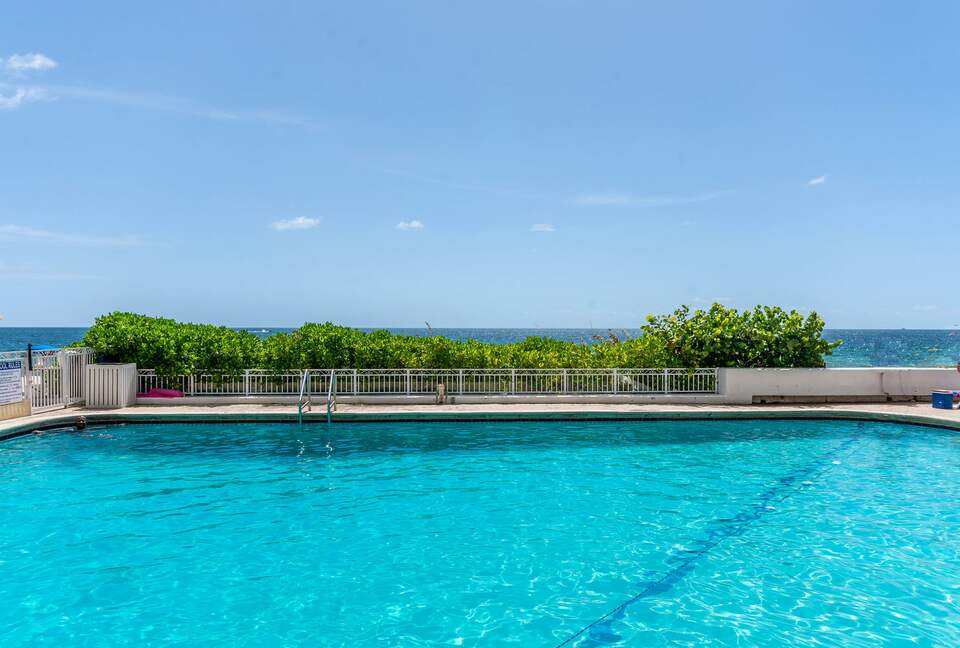 Ocean Manor Beach Condo - Fort Lauderdale, Florida