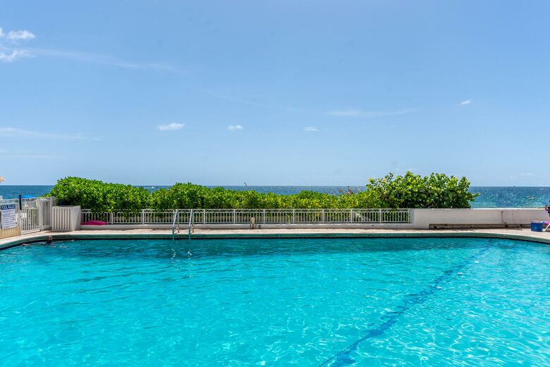 Ocean Manor Beach Condo - Fort Lauderdale, Florida