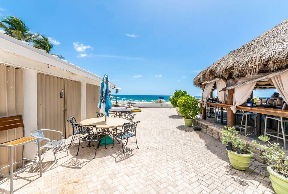 Ocean Manor Beach Condo - Fort Lauderdale, Florida