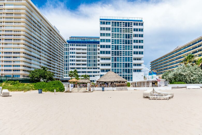 Ocean Manor Beach Condo - Fort Lauderdale, Florida