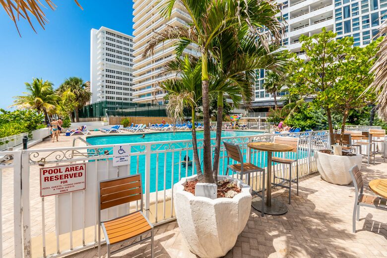 Ocean Manor Beach Condo - Fort Lauderdale, Florida