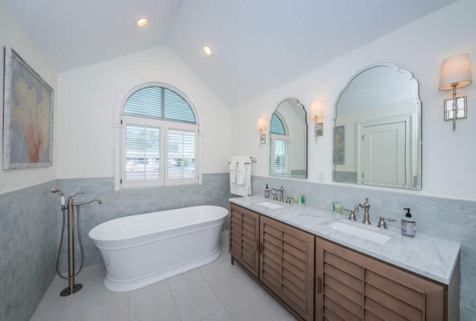 Spa-like master bath with soaking tub
