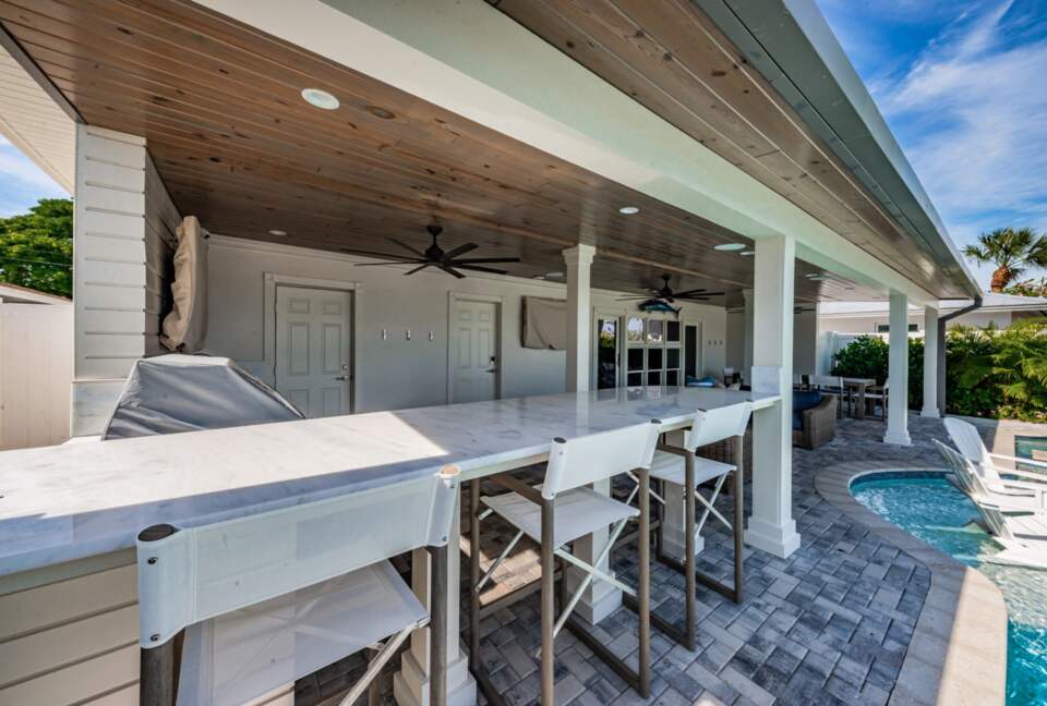 Lanai with bar table