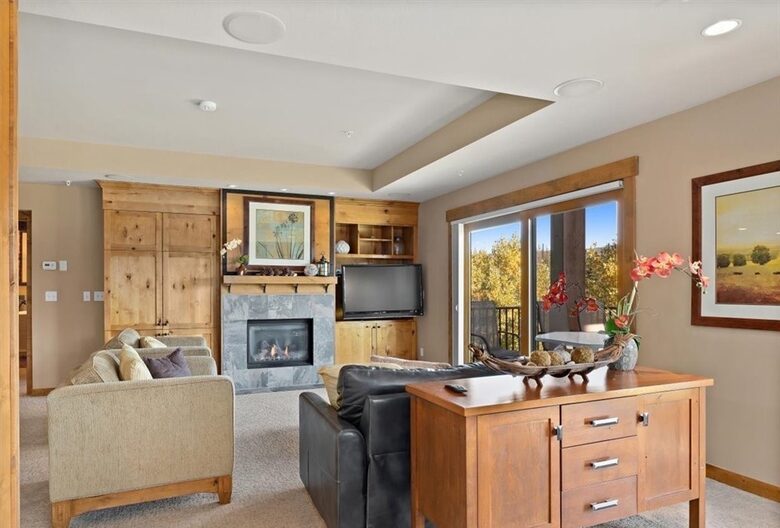 Home Exchange in Cle Elum, WA, living room with fireplace