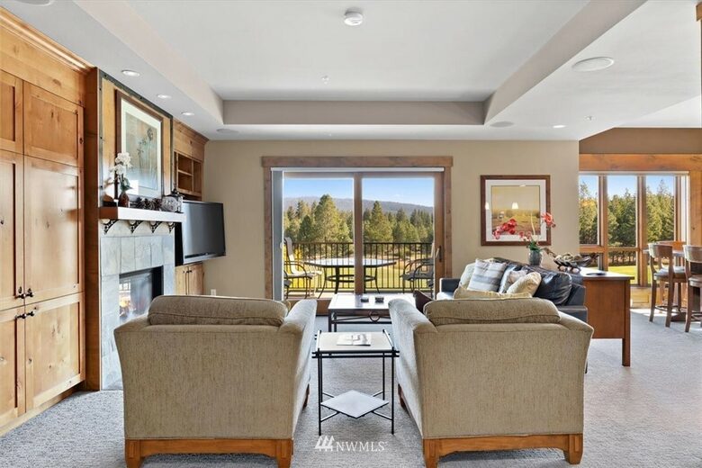 Home Exchange in Cle Elum, WA, living room with patio views