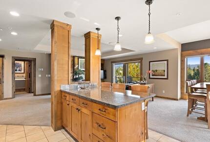 Home Exchange in Cle Elum, WA, island with seating