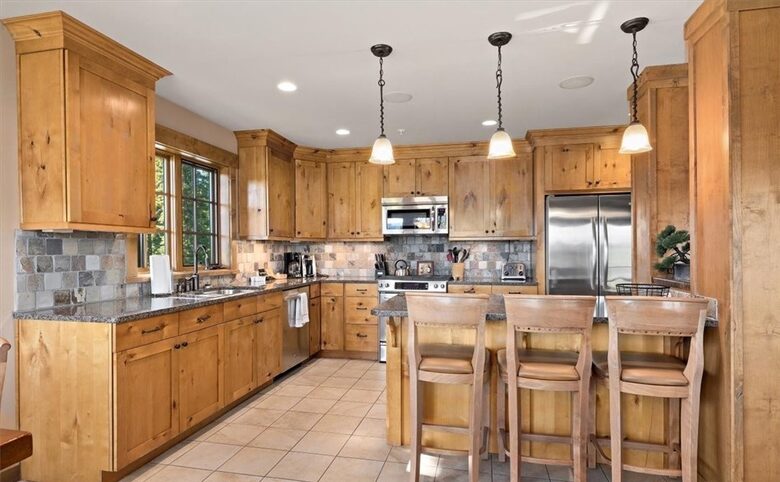 Home Exchange in Cle Elum, WA, stunning wood kitchen