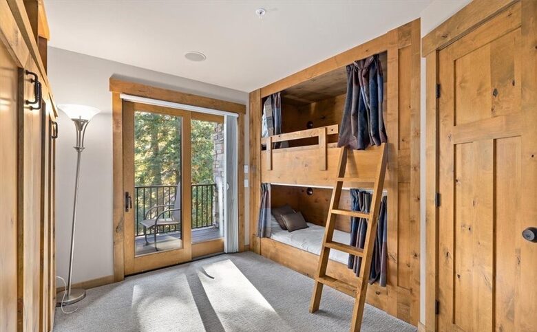Home Exchange in Cle Elum, WA, bunk beds with privacy curtains