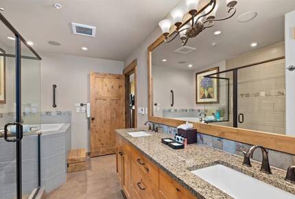 Home Exchange in Cle Elum, WA, master bathroom with double vanity