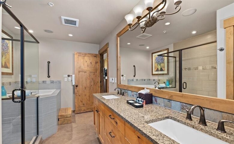 Home Exchange in Cle Elum, WA, master bathroom with double vanity