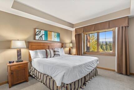 Home Exchange in Cle Elum, WA, master bedroom with king bed