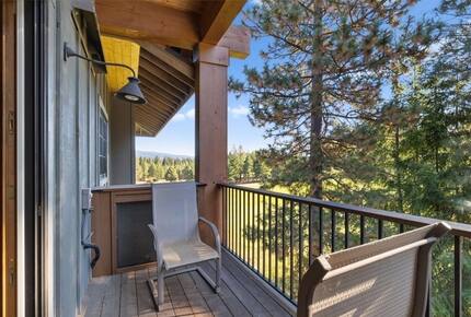 Home Exchange in Cle Elum, WA, more balcony seating