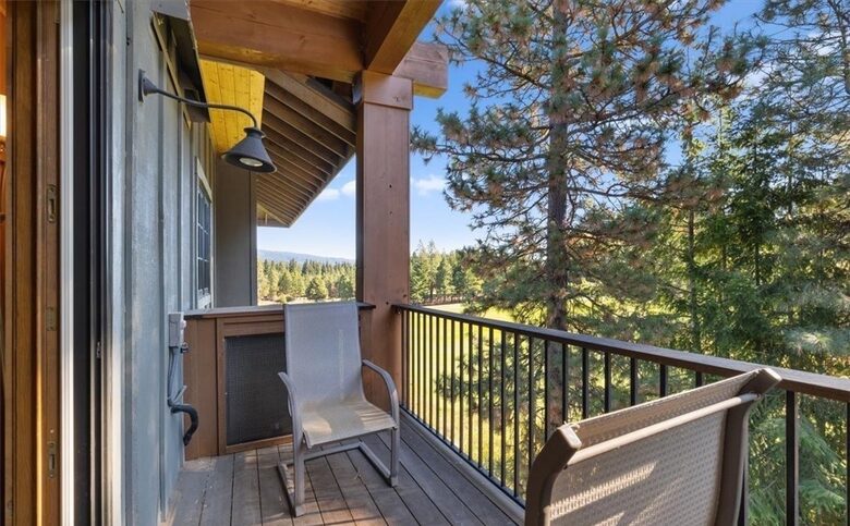 Home Exchange in Cle Elum, WA, more balcony seating