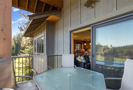 Home Exchange in Cle Elum, WA, patio with golf views