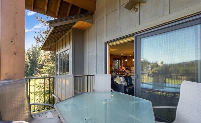 Home Exchange in Cle Elum, WA, patio with golf views
