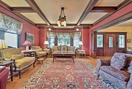 Home Exchange in Auburn, WA, historic charm in the living room