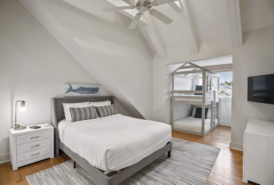 Guest room with bunk beds